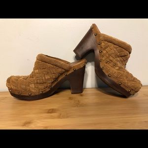 Ugg Arroyo tan braided suede clogs size 7